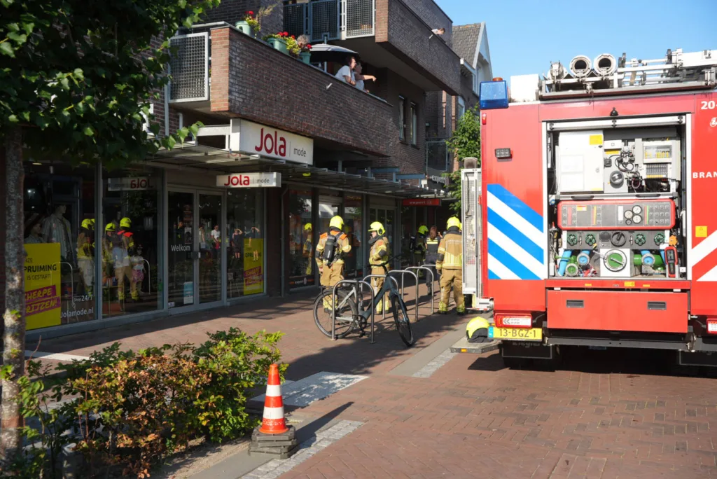 Winkel in Kaatsheuvel ineens vol rook door... rookmachine 112 De Langstraat