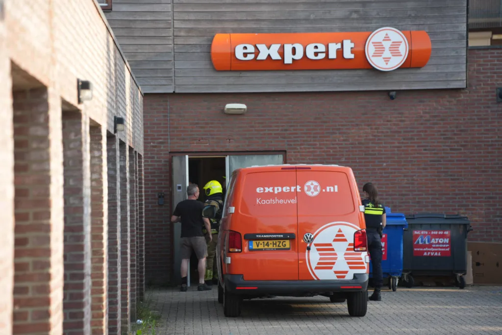 Winkel in Kaatsheuvel ineens vol rook door... rookmachine 112 De Langstraat