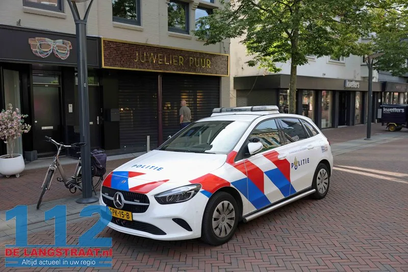 Snelkraak bij juwelier in Waalwijk, drie daders vluchten op scooter 112 De Langstraat