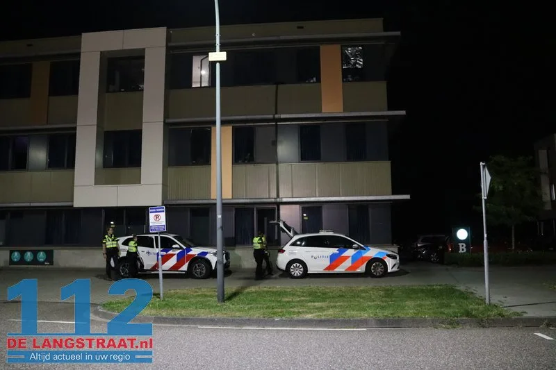 Persoon gewond bij steekpartij bij arbeidsmigrantencomplex Pompweg: verdachte aangehouden Waalwijk 112 De Langstraat