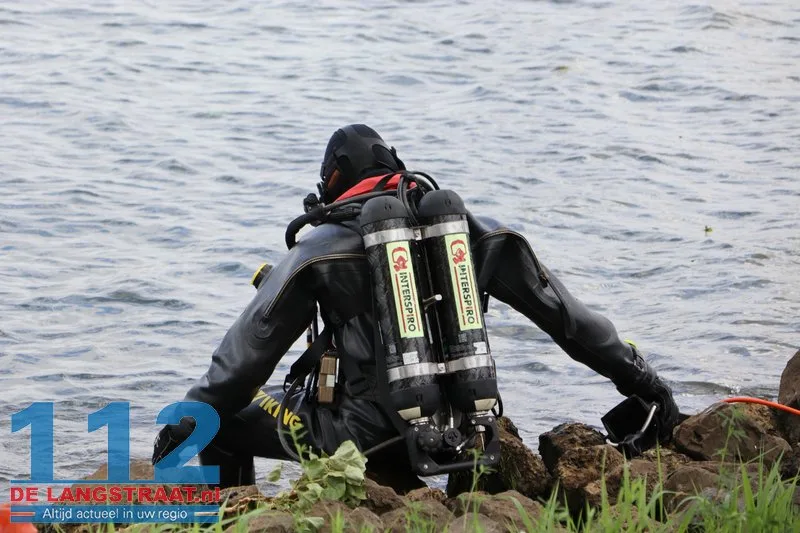 Man (67) verdronken na sprong van boot in de Bergsche Maas bij Waspik 4 Man (67) verdronken na sprong van boot in de Bergsche Maas bij Waspik 112 De Langstraat