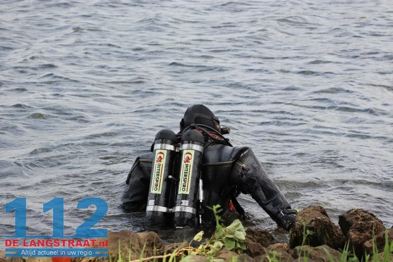 Man (67) verdronken na sprong van boot in de Bergsche Maas bij Waspik 5 Man (67) verdronken na sprong van boot in de Bergsche Maas bij Waspik 112 De Langstraat