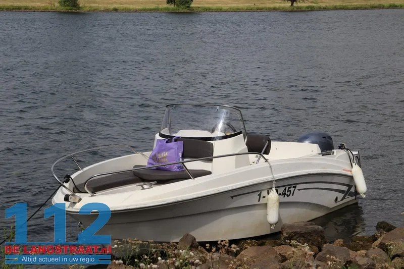 Man (67) verdronken na sprong van boot in de Bergsche Maas bij Waspik 6 Man (67) verdronken na sprong van boot in de Bergsche Maas bij Waspik 112 De Langstraat