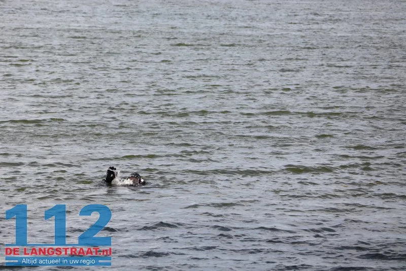 Man (67) verdronken na sprong van boot in de Bergsche Maas bij Waspik 7 Man (67) verdronken na sprong van boot in de Bergsche Maas bij Waspik 112 De Langstraat