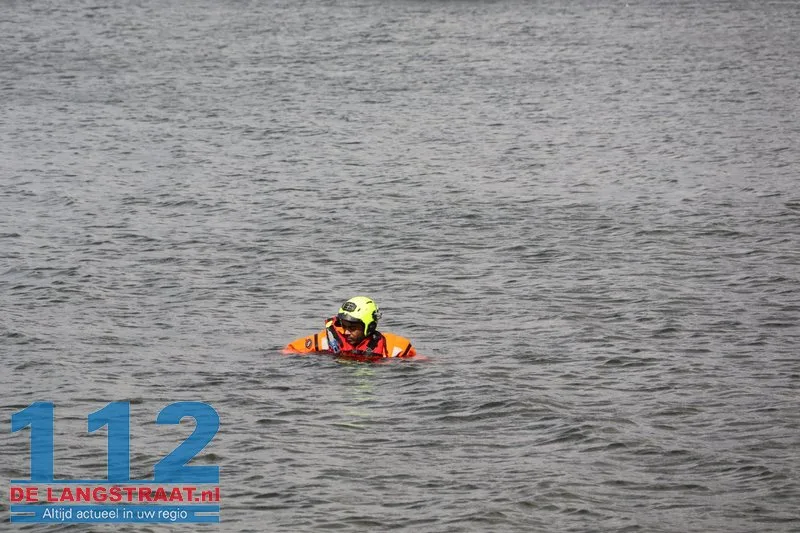 Zoektocht naar vermiste man in rivier bij Waspik: mogelijk ging hij zwemmen nadat de brandstof van de boot op was 112 De Langstraat