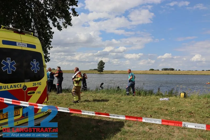 Man (67) verdronken na sprong van boot in de Bergsche Maas bij Waspik 11 Man (67) verdronken na sprong van boot in de Bergsche Maas bij Waspik 112 De Langstraat