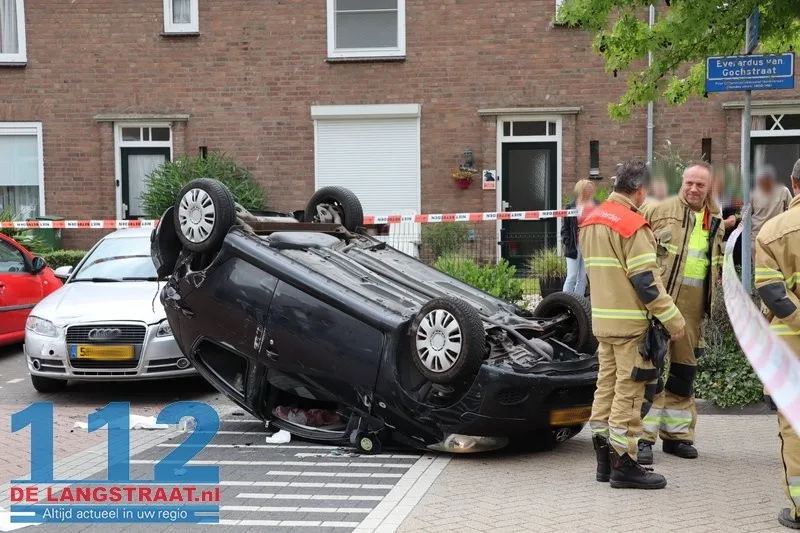 Auto belandt op zijn kop bij ongeval in Oudheusden: vrouw en kind naar ziekenhuis 112 De Langstraat