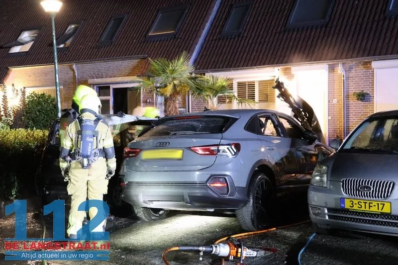Twee auto's gaan in vlammen op Maas Kaatsheuvel, brandstichting mogelijke oorzaak 112 De Langstraat