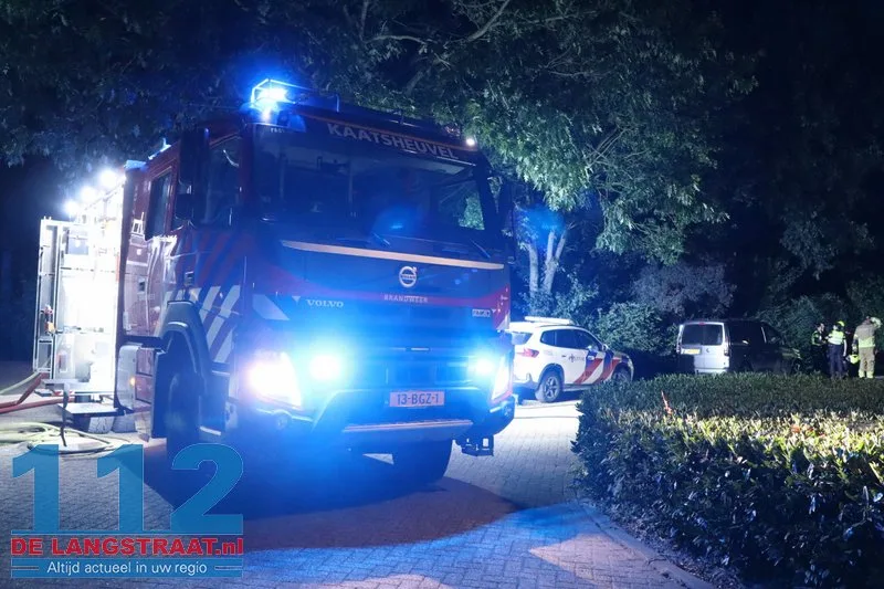 Twee auto's gaan in vlammen op Maas Kaatsheuvel, brandstichting mogelijke oorzaak 112 De Langstraat