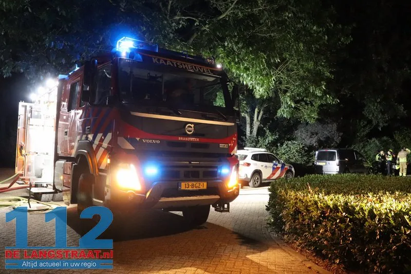 Twee auto's gaan in vlammen op Maas Kaatsheuvel, brandstichting mogelijke oorzaak 112 De Langstraat