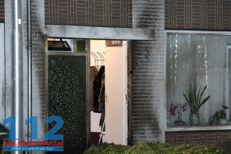 Explosief gaat in bij voordeur woning Drunen, muren zwartgeblakerd 112 De Langstraat