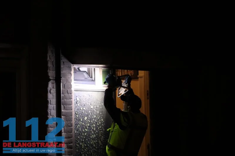 Explosief gaat in bij voordeur woning Drunen, muren zwartgeblakerd 112 De Langstraat