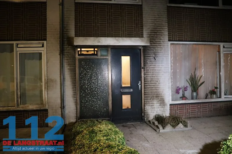 Explosief gaat in bij voordeur woning Drunen, muren zwartgeblakerd 112 De Langstraat