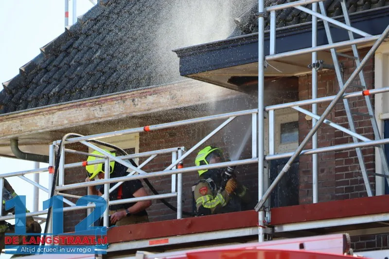 Dakbrand bij woning tijdens schilderwerkzaamheden Mr. van Coothstraat Waalwijk 112 De Langstraat