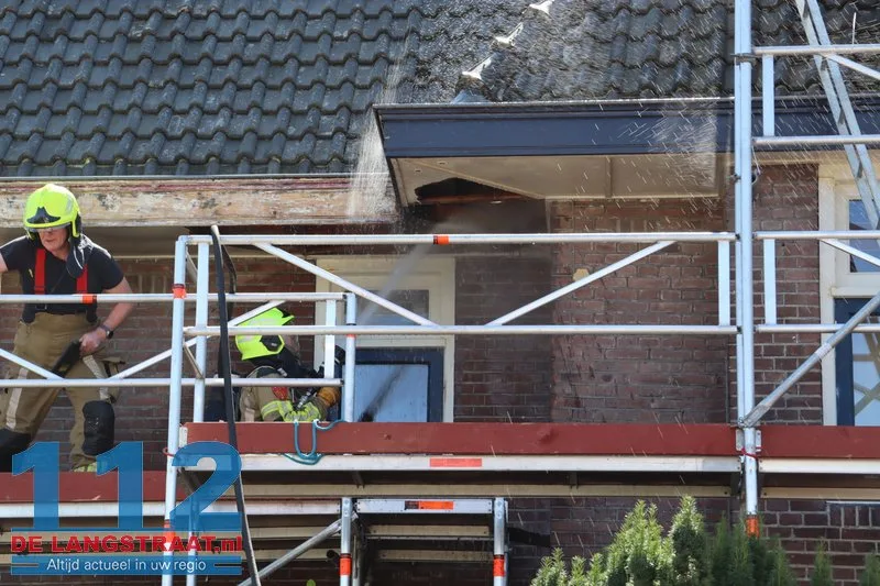 Dakbrand bij woning tijdens schilderwerkzaamheden Mr. van Coothstraat Waalwijk 112 De Langstraat