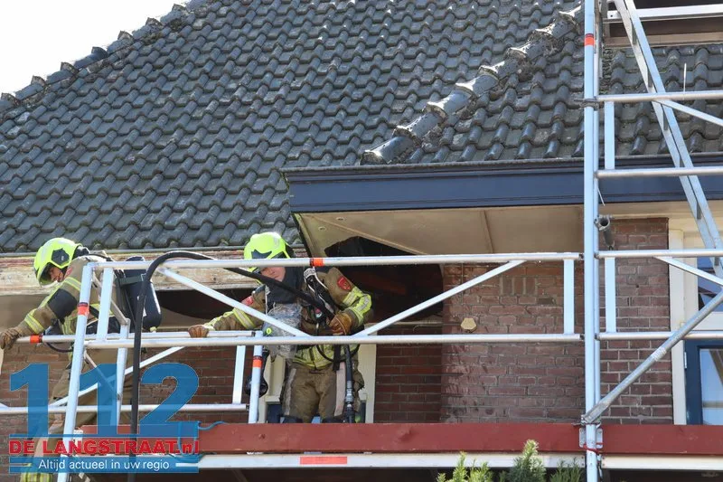 Dakbrand bij woning tijdens schilderwerkzaamheden Mr. van Coothstraat Waalwijk 112 De Langstraat