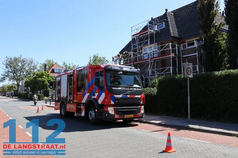 Dakbrand bij woning tijdens schilderwerkzaamheden Mr. van Coothstraat Waalwijk 112 De Langstraat