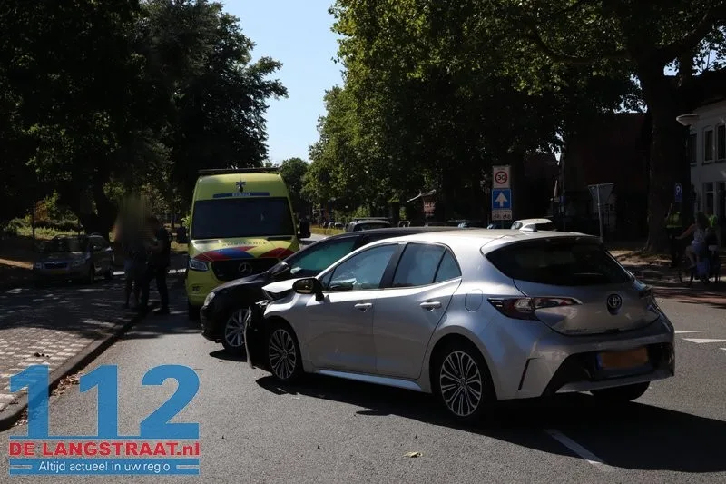 Twee auto's total loss na voorrangsfout op Burgemeester van der Klokkenlaan 7 Twee auto's total loss na voorrangsfout op Burgemeester van der Klokkenlaan 112 De Langstraat