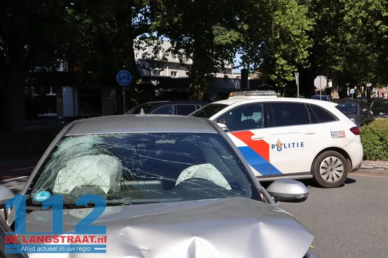 Twee auto's total loss na voorrangsfout op Burgemeester van der Klokkenlaan 9 Twee auto's total loss na voorrangsfout op Burgemeester van der Klokkenlaan 112 De Langstraat