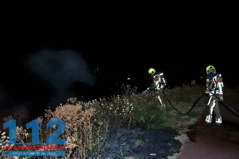 Metershoge vlammen bij bermbranden langs Gaardpad: Politie gaat uit van brandstichting 112 De Langstraat
