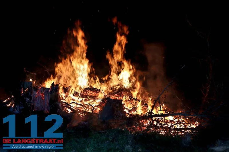 Weer nachtelijke buitenbrand in buitengebied Sprang-Capelle 2 Weer nachtelijke buitenbrand in buitengebied Sprang-Capelle 112 De Langstraat