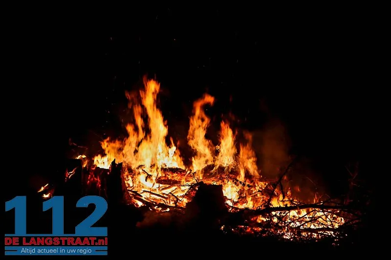 Weer nachtelijke buitenbrand in buitengebied Sprang-Capelle 3 Weer nachtelijke buitenbrand in buitengebied Sprang-Capelle 112 De Langstraat