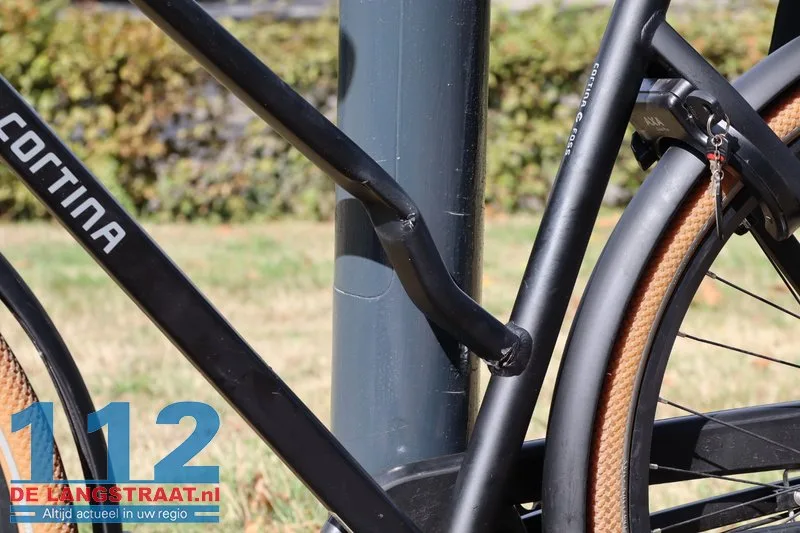Brandweer bevrijdt jongen met hydraulische spreider na fietsongeval Halve Zolenpad 112 De Langstraat