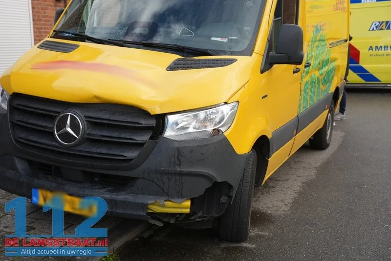 Jonge fietser gewond bij botsing met pakketbus in Drunen 112 De Langstraat
