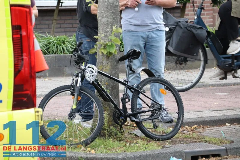 Jongen op fiets aangereden door auto Waalwijk 112 De Langstraat