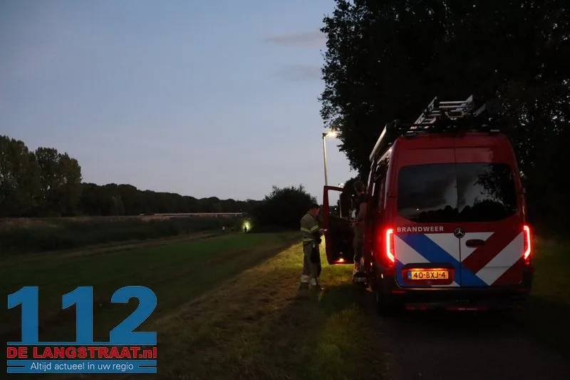 Grote zoekactie bij Westelijke Niedijk na vondst achtergelaten tas langs de sloot Waalwijk 112 De Langstraat