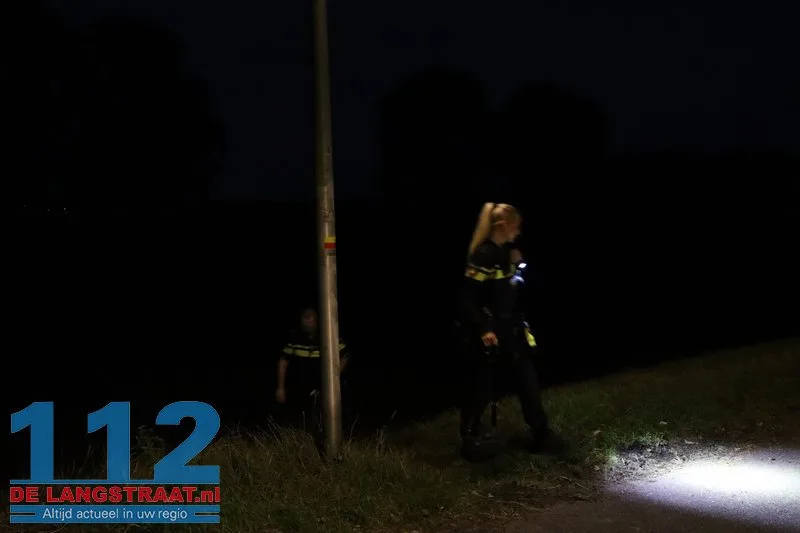 Grote zoekactie bij Westelijke Niedijk na vondst achtergelaten tas langs de sloot Waalwijk 112 De Langstraat