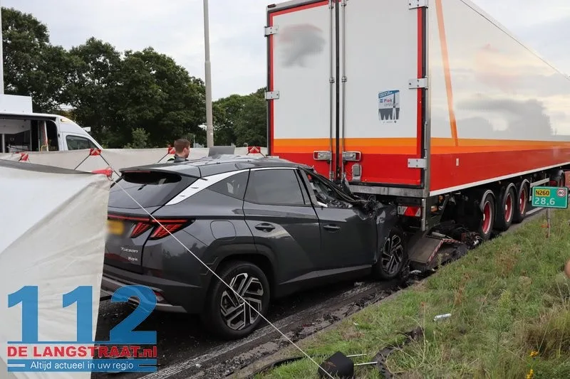 Man (64) overleden bij botsing tussen vrachtwagen en auto in Tilburg 112 De Langstraat