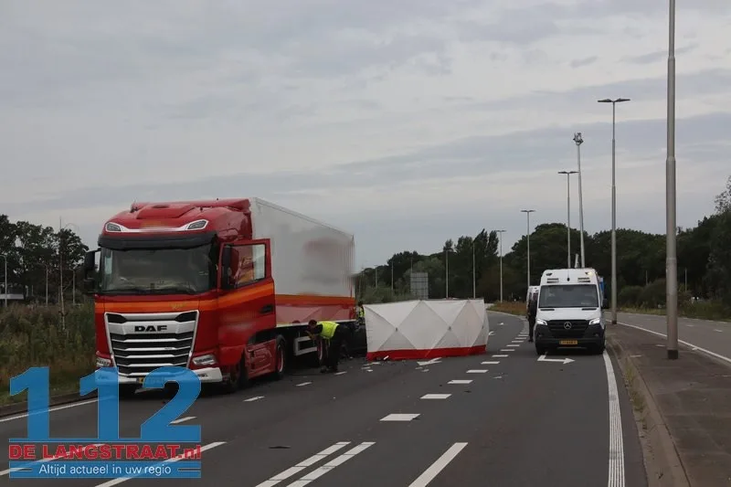 Man (64) overleden bij botsing tussen vrachtwagen en auto in Tilburg 112 De Langstraat
