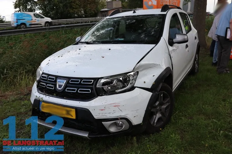 Drie auto's betrokken bij aanrijding Taxandriaweg: Bestuurder eindigt in de bosjes 112 De Langstraat