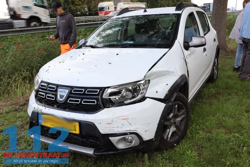 Drie auto's betrokken bij aanrijding Taxandriaweg: Bestuurder eindigt in de bosjes 112 De Langstraat