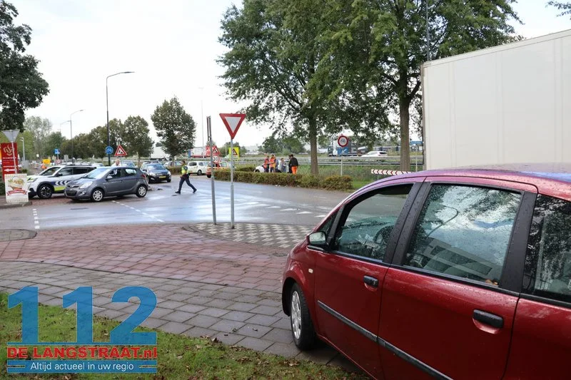 Drie auto's betrokken bij aanrijding Taxandriaweg: Bestuurder eindigt in de bosjes 112 De Langstraat