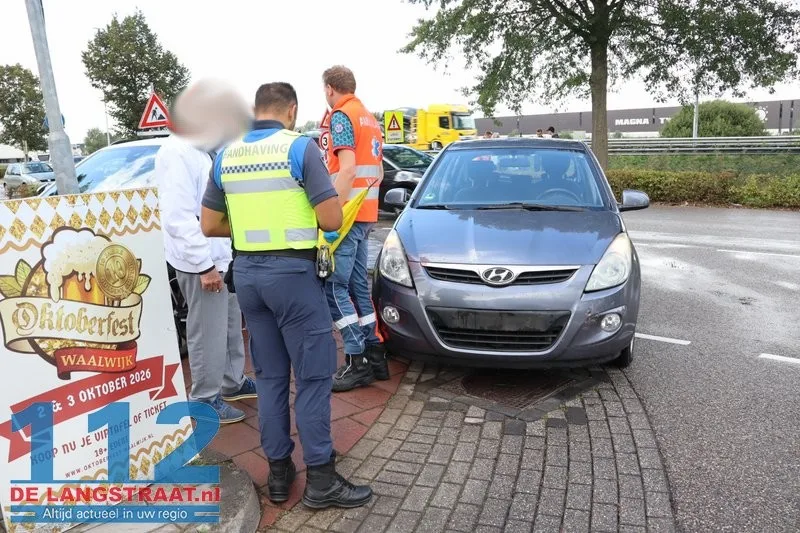 Drie auto's betrokken bij aanrijding Taxandriaweg: Bestuurder eindigt in de bosjes 112 De Langstraat