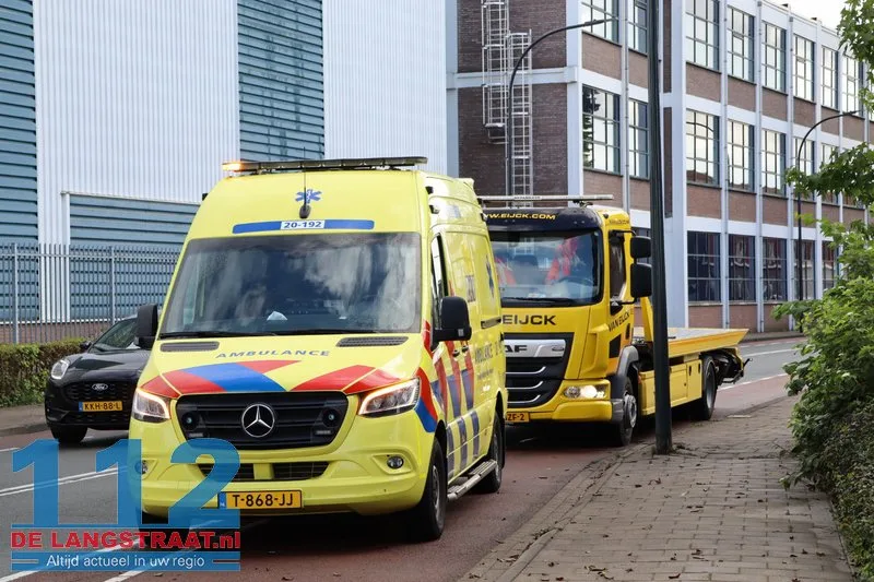 Drie auto's betrokken bij aanrijding Taxandriaweg: Bestuurder eindigt in de bosjes 112 De Langstraat