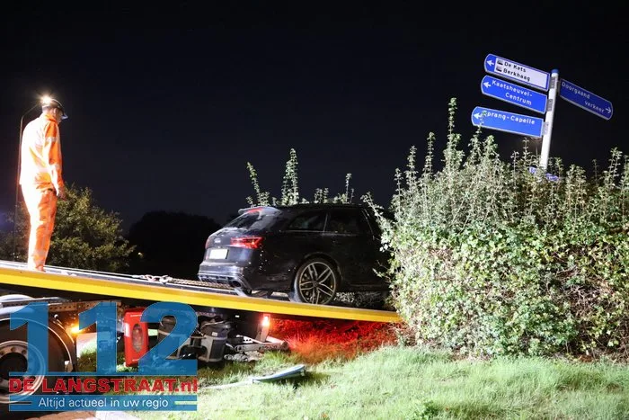Auto zwaar beschadigd na crash op rotonde Bevrijdingsweg in Sprang-Capelle 112 De Langstraat