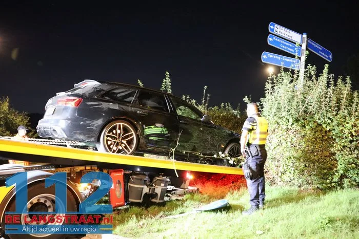 Auto zwaar beschadigd na crash op rotonde Bevrijdingsweg in Sprang-Capelle 112 De Langstraat
