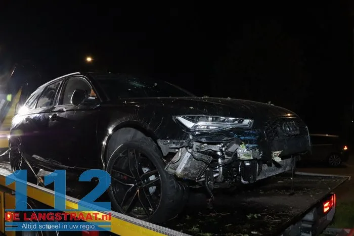 Auto zwaar beschadigd na crash op rotonde Bevrijdingsweg in Sprang-Capelle 112 De Langstraat