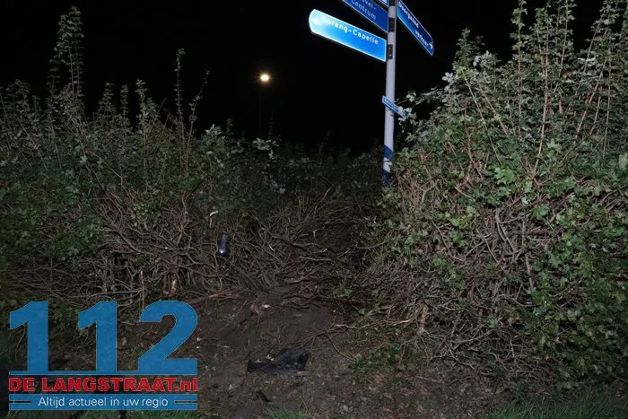 Auto zwaar beschadigd na crash op rotonde Bevrijdingsweg in Sprang-Capelle 112 De Langstraat