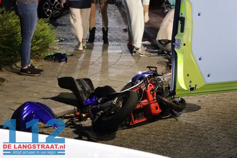 Scooterrijder zwaargewond bij botsing met auto in Sprang-Capelle 112 De Langstraat