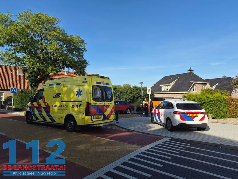 Vrouw valt met fiets en raakt auto in Sprang-Capelle, loopt hoofdwond op 112 De Langstraat
