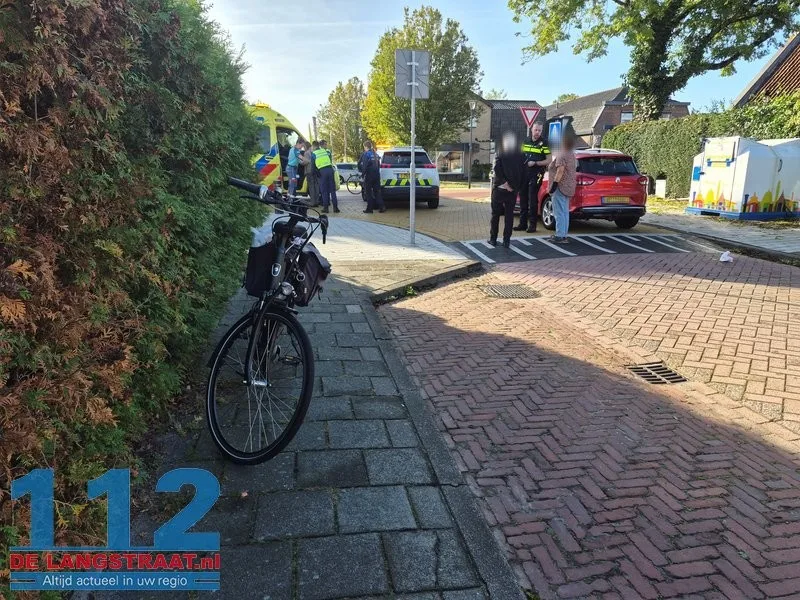 Vrouw valt met fiets en raakt auto in Sprang-Capelle, loopt hoofdwond op 112 De Langstraat