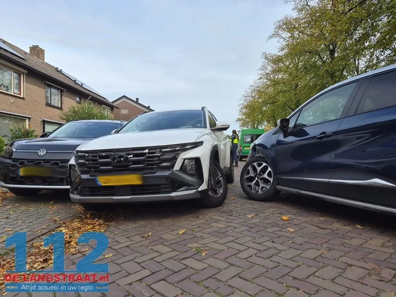 Auto botst tegen tegenligger in Kaatsheuvel, drie voertuigen beschadigd en bestuurder naar ziekenhuis 112 De Langstraat