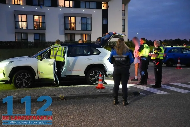 Politie houdt verkeerscontrole met 17 agenten en douane in de Langstraat 112 De Langstraat