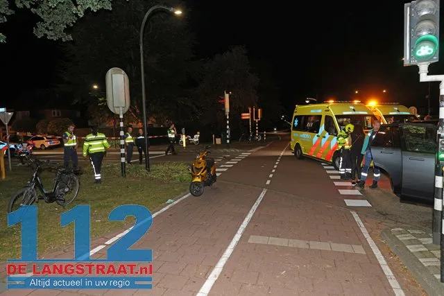 Zwaargewonde bij ernstige botsing tussen fietser en scooterrijder op Burgemeester Smeelelaan 112 De Langstraat