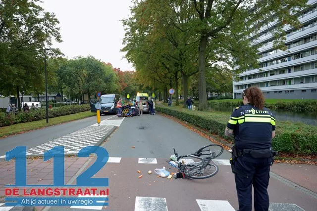 Fietser zwaargewond na aanrijding op rotonde Groen van Prinstererlaan: Automobiliste rijdt door met slachtoffer op motorkap 112 De Langstraat