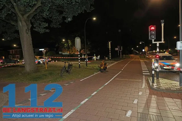 Zwaargewonde bij ernstige botsing tussen fietser en scooterrijder op Burgemeester Smeelelaan 112 De Langstraat